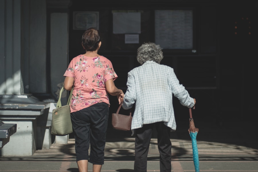Betreuungskraft mit Senior